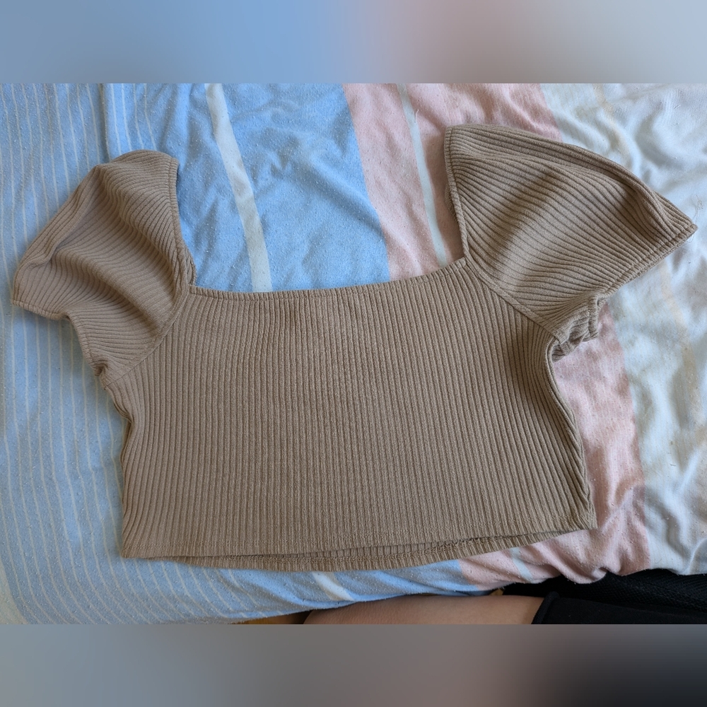 H&M Ribbed Beige Crop Top With Puffed Sleeves - Picture 3 of 5